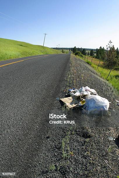 자돈 수직분사 쓰레기에 대한 스톡 사진 및 기타 이미지 - 쓰레기, 도로, 도로 옆