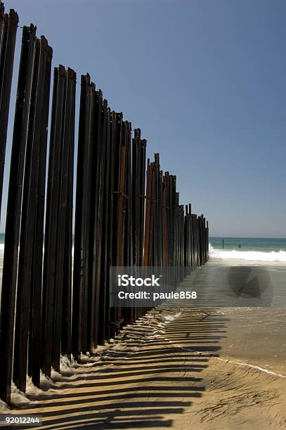 Photo libre de droit de Homeland Security banque d'images et plus d'images libres de droit de Plage - Plage, Tijuana, Barricade