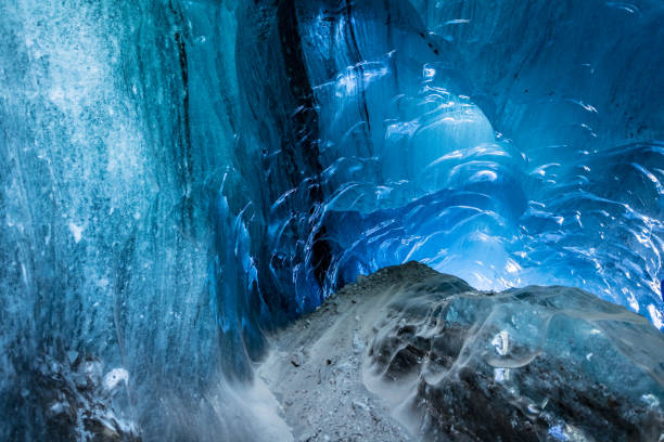 grotta glaciale icelnd - skaftafell glacier foto e immagini stock