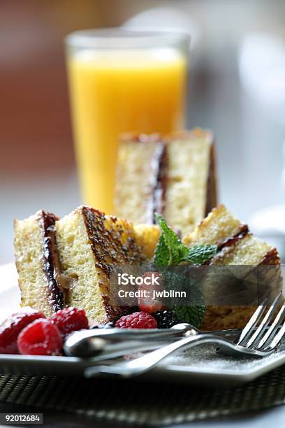 Le Gustaría Disfrutar De Un Desayuno O Un Brunch Foto de stock y más banco de imágenes de Alcorza - Alcorza, Alimento, Azúcar