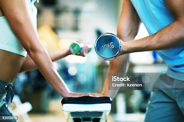 Foto de Levantando Os Halteres e mais fotos de stock de Número 10 - Número 10, Academia de ginástica, Adulto