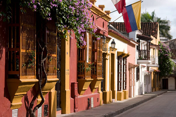 facciate e balconi di cartagena - bandera foto e immagini stock