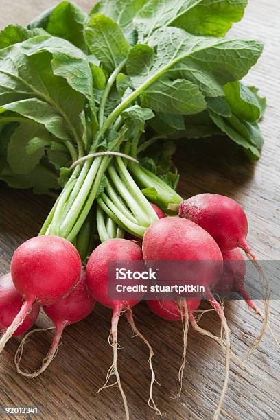 Свежие Radishes — стоковые фотографии и другие картинки Огород - Огород, Редис, Без людей