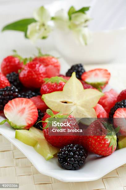Frische Obst Stockfoto und mehr Bilder von Beere - Obst - Beere - Obst, Bildhintergrund, Brombeere - Brombeere und Himbeere