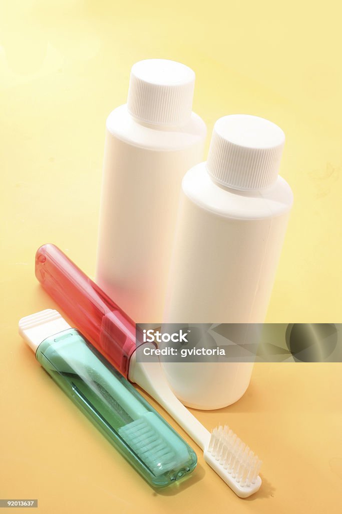travel Zahnbürste und Flaschen - Lizenzfrei Behälter Stock-Foto