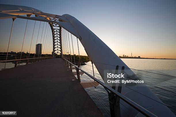 Toronto Układania Brzegu Parku Szlak Bridge - zdjęcia stockowe i więcej obrazów Most - Konstrukcja wzniesiona przez człowieka - Most - Konstrukcja wzniesiona przez człowieka, Stalowy, Bez ludzi