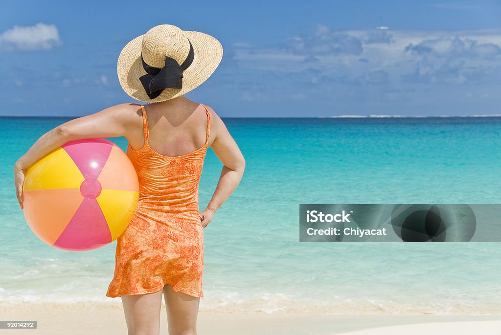 Женщина на пляже - Стоковые фото Бирюзовый роялти-фри