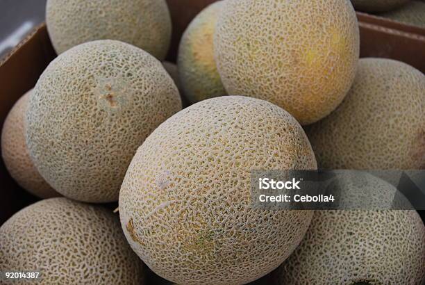 Cantaloupe No Mercado - Fotografias de stock e mais imagens de Agricultura - Agricultura, Alimentação Saudável, Caixa
