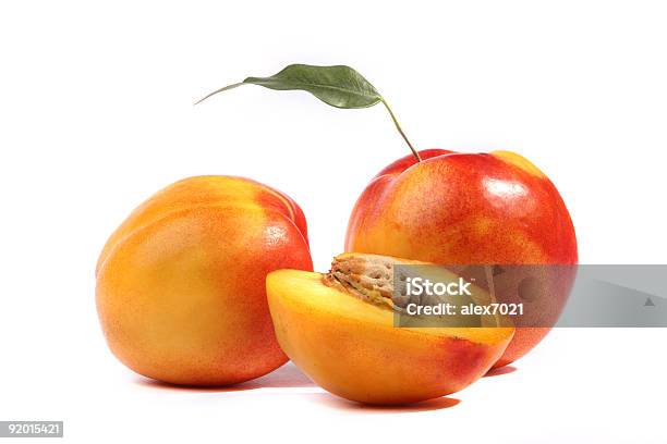 Pfirsich Stockfoto und mehr Bilder von Pfirsich - Pfirsich, Blatt - Pflanzenbestandteile, Drei Gegenstände