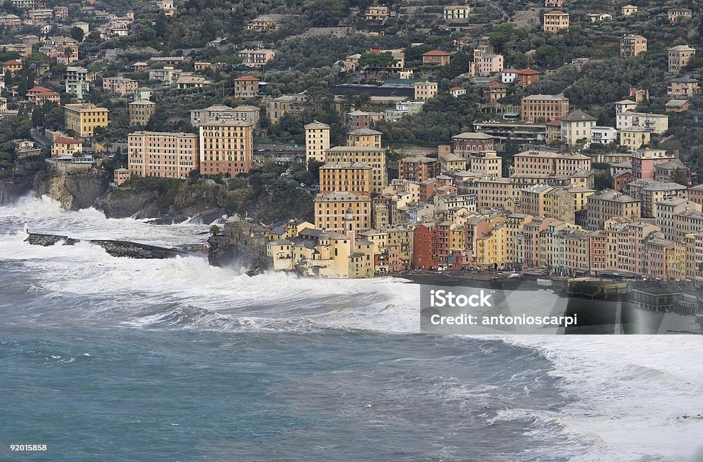 Tempestade no mar Camogli - Foto de stock de Aldeia royalty-free