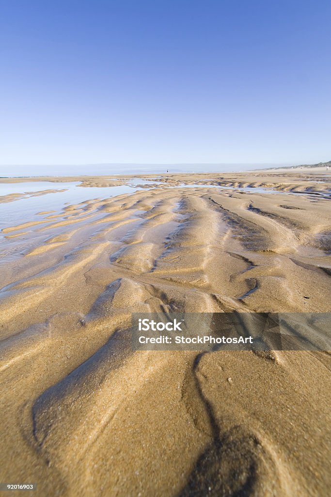 Geformte Wellen im sand-Strand - Lizenzfrei Atlantik Stock-Foto