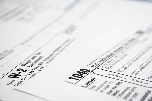 세금 양식이-w-2, 1040 - tax form tax finance deductions 뉴스 사진 이미지