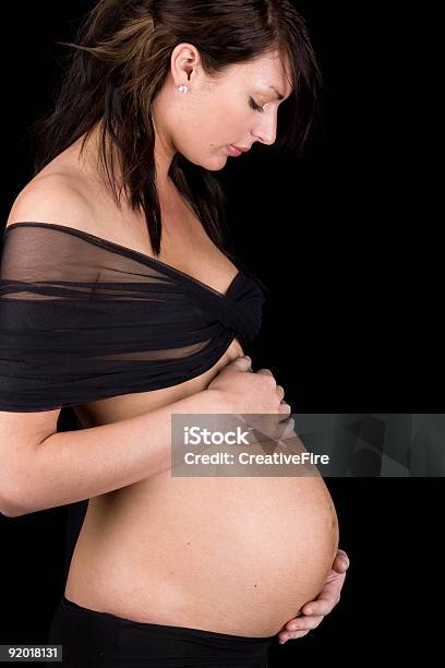 Photo libre de droit de Jeune Femme Enceinte banque d'images et plus d'images libres de droit de Adulte - Adulte, Affectueux, Beauté