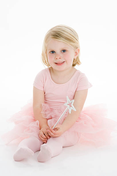 little ballerina sentada no chão - ballet little girls child fairy - fotografias e filmes do acervo