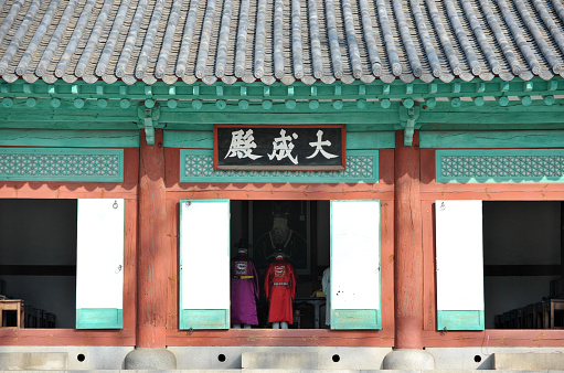 On January 31, 2018,Jeonju Confucian School Confucian scholars is held Confucian rite(Incense burning ceremony) in front of the Daeseongjeon Shrine.
