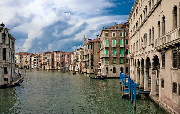 grang canal a venezia - venice italy gondola italian culture italy foto e immagini stock