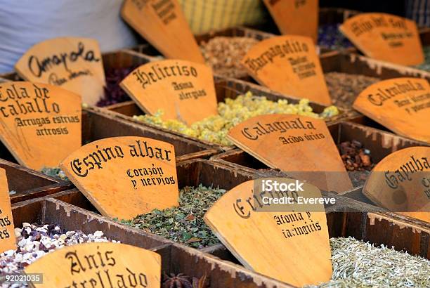 ティーツリー市場で Besalu Girona スペイン - アニスのストックフォトや画像を多数ご用意 - アニス, オレンジ色, カタルーニャ州