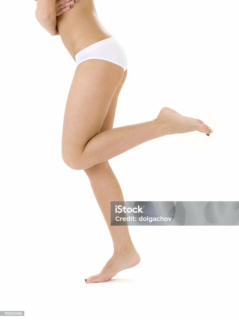 Здоровые ноги в белые Трусики-бикини - Стоковые фото Белый роялти-фри