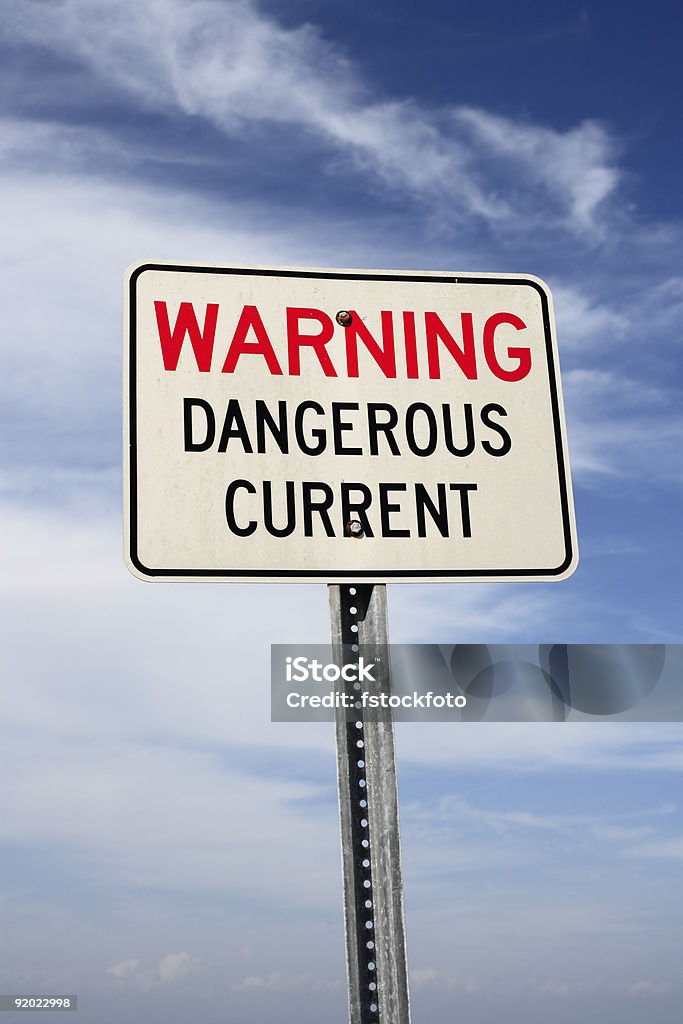 Advertencia: peligro de corriente - Foto de stock de Amenazas libre de derechos