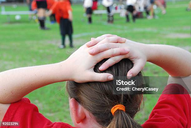 젊은 Soccer Player 소녀에 대한 스톡 사진 및 기타 이미지 - 소녀, 축구, 걱정하는