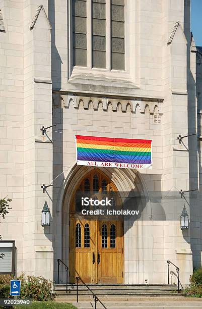 Igreja Bemvindo Aos Homossexuais É - Fotografias de stock e mais imagens de Igreja - Igreja, Bishop - Geórgia, Catolicismo