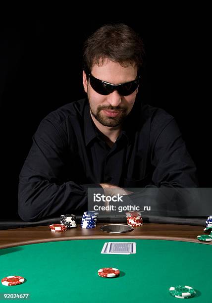 Photo libre de droit de Poker Homme banque d'images et plus d'images libres de droit de Adulte - Adulte, Cartes à jouer, Casino