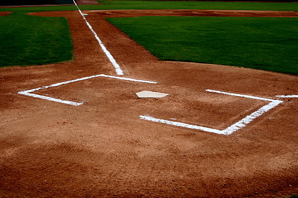 campo de beisebol em casa da placa de diamante e - baseball diamond baseball home base base imagens e fotografias de stock