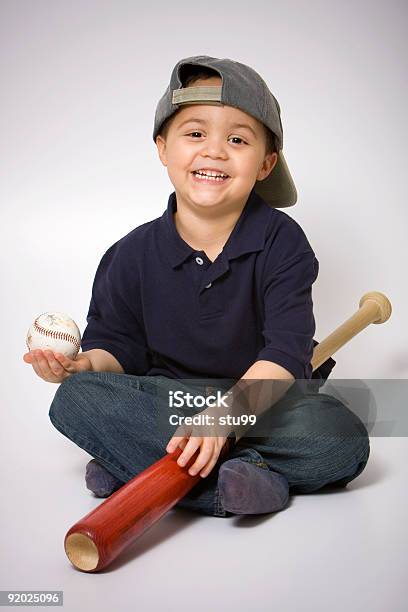 Foto de Menino Com Taco De Beisebol e mais fotos de stock de Beisebol - Beisebol, Criança, Latino-americano