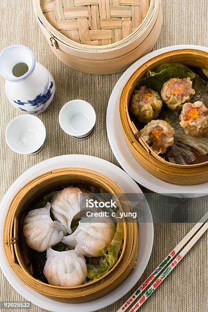 Dimsum Hagao En China Cesta De Bambú Foto de stock y más banco de imágenes de Dim Sum - Dim Sum, Camarón - Marisco, Fotografía - Imágenes