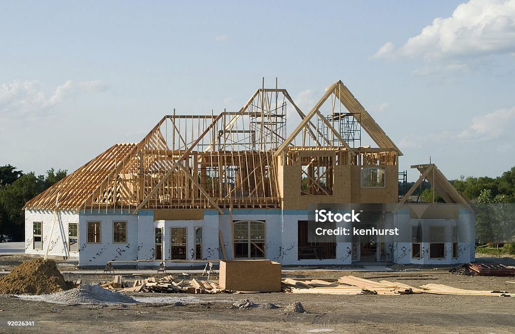 Grande casa em construção - Foto de stock de Armação de Construção royalty-free