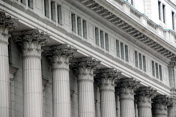 edifício com colunas - column courthouse justice government imagens e fotografias de stock