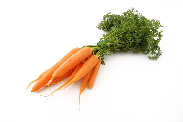 marchew - carrot isolated bunch baby carrot zdjęcia i obrazy z banku zdjęć