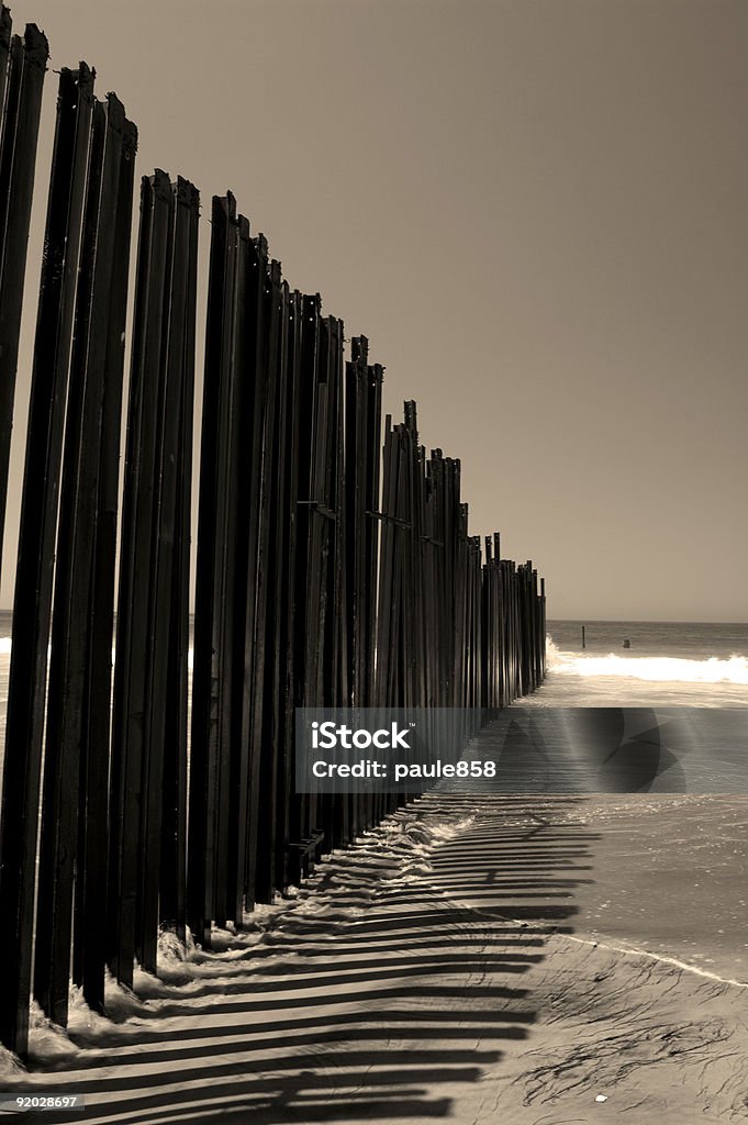 Border Fence - Стоковые фото Географическая граница роялти-фри