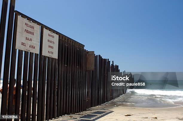 La Inmigración Foto de stock y más banco de imágenes de Frontera - Frontera, México, Tijuana