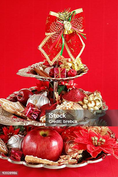 Rosso Natale - Fotografie stock e altre immagini di Ballo di gala - Ballo di gala, Bianco, Campana