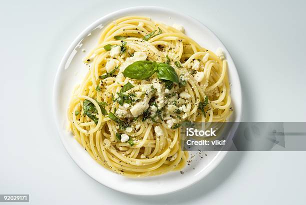 Spaghetti I Bazylia I Parmezanem - zdjęcia stockowe i więcej obrazów Bazylia - Bazylia, Bez ludzi, Fotografika