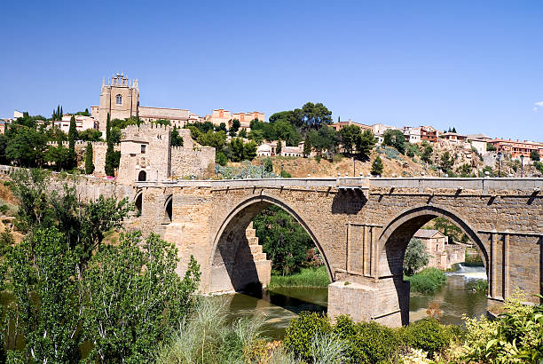 istock Medieval San Martin bridge - Toledo 92029296