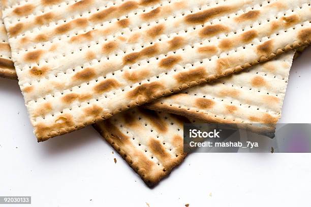 Foto de Macro De Três Matzoh Matza e mais fotos de stock de Biscoito Cracker - Biscoito Cracker, Comida, Fotografia - Imagem