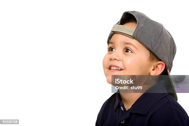 Boy Wearing Tapa Foto de stock y más banco de imágenes de Etnia Latinoamericana - Etnia Latinoamericana, Mirar hacia arriba, Niños