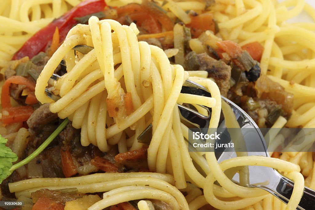 Plato para la cena con espaguetis. - Foto de stock de Alimento libre de derechos