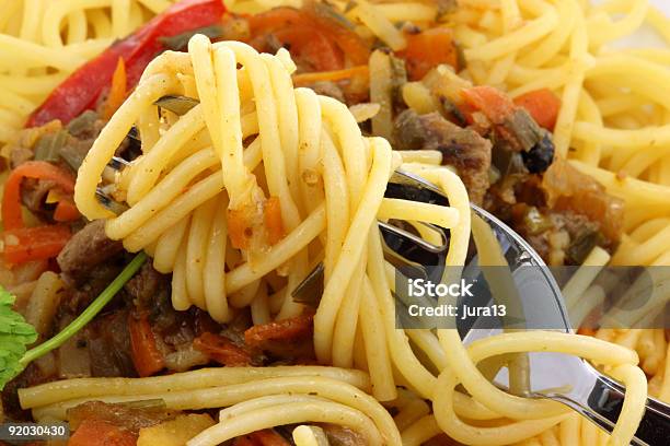 Photo libre de droit de Assiette Avec Les Spaghetti banque d'images et plus d'images libres de droit de Agneau - Viande - Agneau - Viande, Aliment, Aliment cuit à l'eau