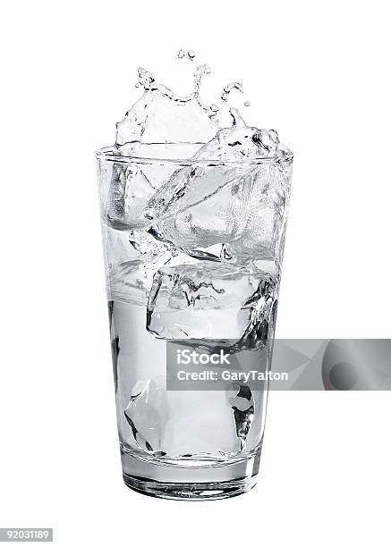 Bicchiere Dacqua Con Splash - Fotografie stock e altre immagini di Acqua potabile - Acqua potabile, Bicchiere, Composizione verticale