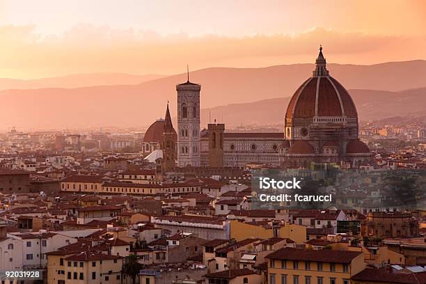 Skyline Di Firenze Al Tramonto - Fotografie stock e altre immagini di Ambientazione esterna - Ambientazione esterna, Architettura, Basilica