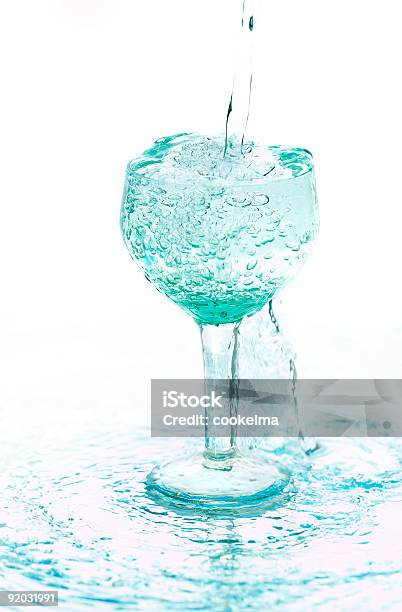 Wody - zdjęcia stockowe i więcej obrazów Alkohol - napój - Alkohol - napój, Bańka, Białe tło