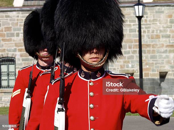 Cambio Della Guardia - Fotografie stock e altre immagini di Guardia d'onore - Soldato - Guardia d'onore - Soldato, Cappello delle Guardie Reali Britanniche, Regina