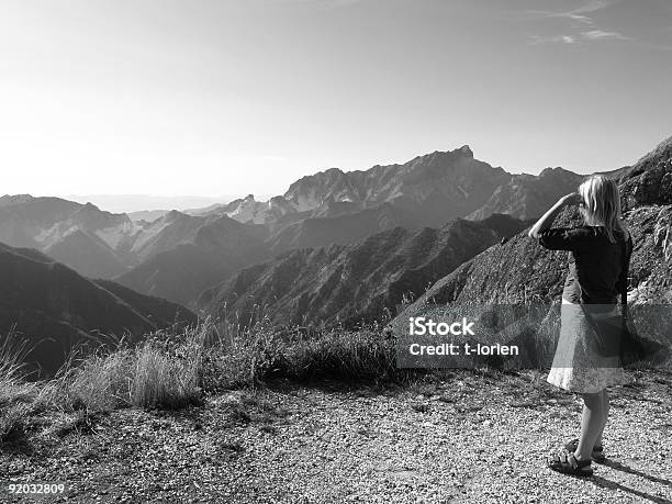 Foto de Às Vezes U Se Sentir Um Pouco Pequeno e mais fotos de stock de Adulto - Adulto, Adulto de idade mediana, Alpes europeus