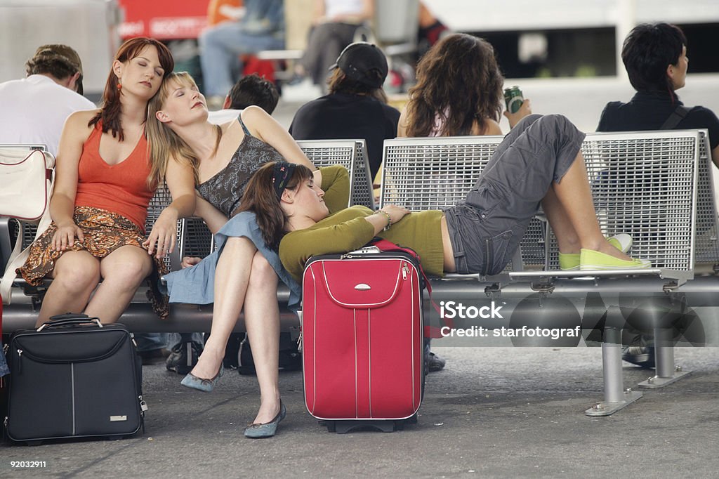 Schlafen während der Wartezeit auf verzögert Transfer - Lizenzfrei Abschied Stock-Foto