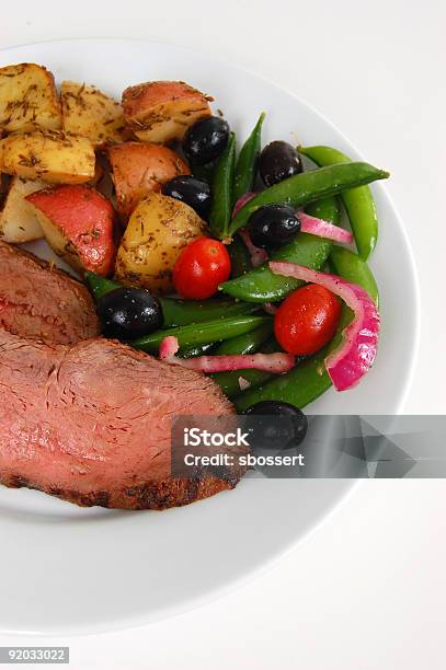 Sirloin Steak Stockfoto und mehr Bilder von Blutig - Blutig, Erbsenschote, Farbbild
