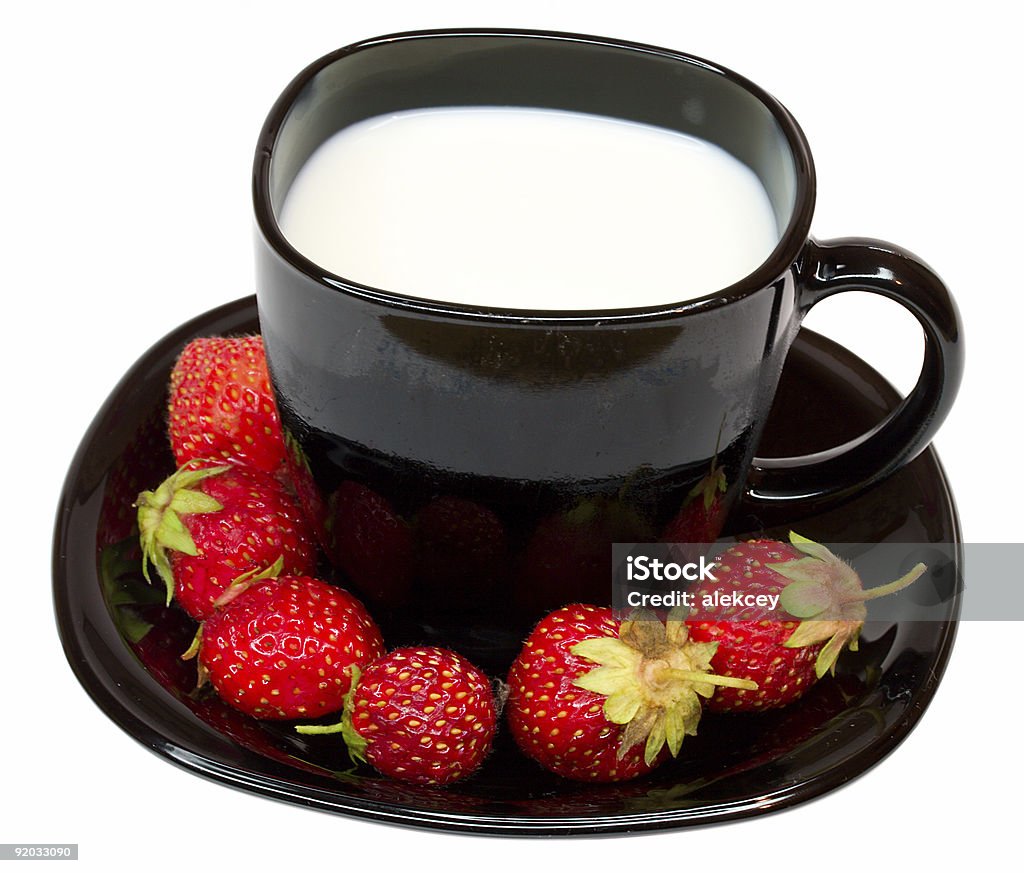 Tasse Milch und Erdbeeren - Lizenzfrei Beere - Obst Stock-Foto