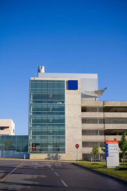 istock Entrance to modern hospital with sign 92033193